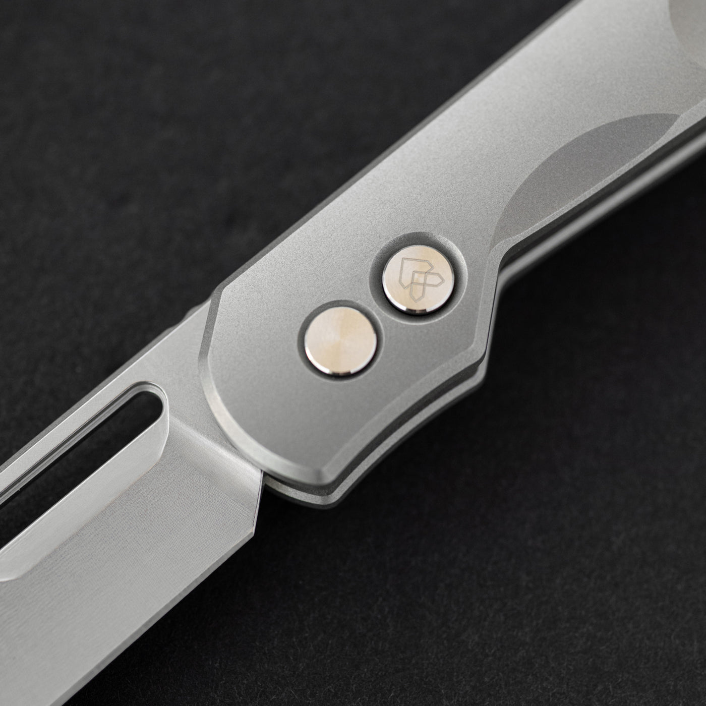 Nacelle Folding Knife