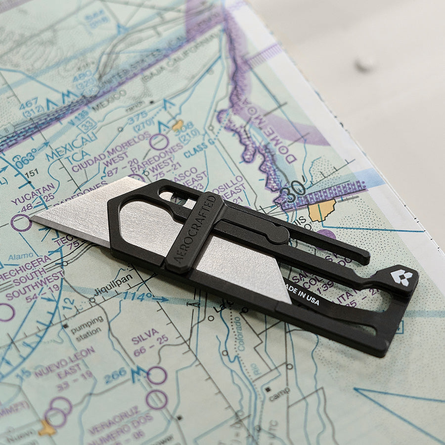 black minimalist utility knife made out of aluminum and ultem designed by aerospace engineers in california #material_black-aluminum-ultem