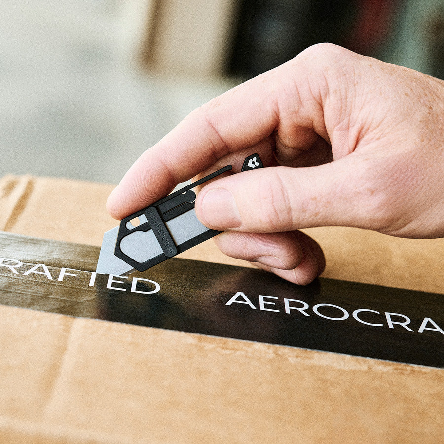 black everyday carry minimalist utility knife is the best box cutter made in the usa #material_black-aluminum-ultem