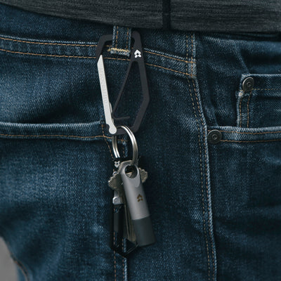 aerocrafted uplock key carabiner clipped on a belt loop for everyday keyring carry #material_black-silver-aluminum